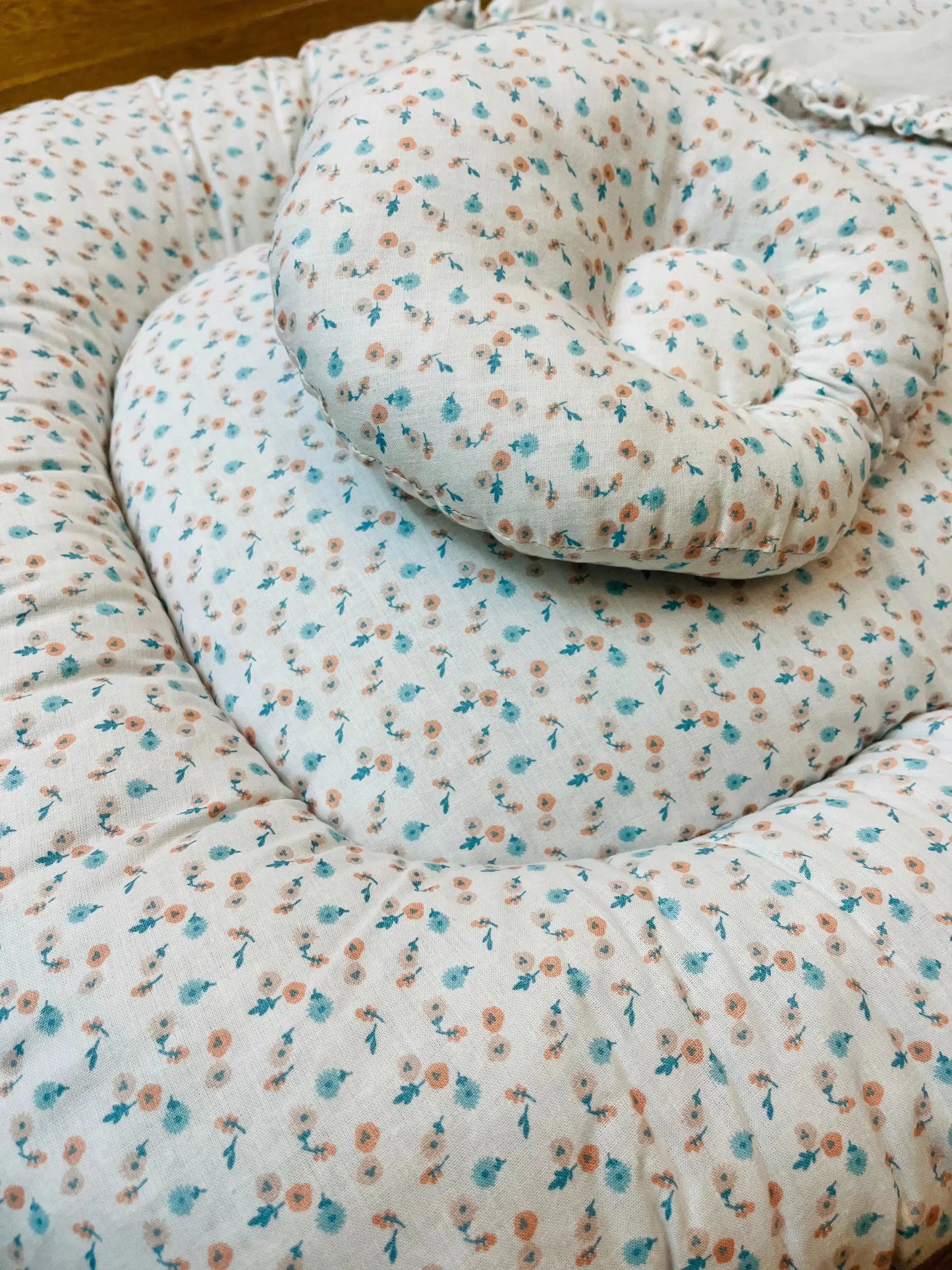 Baby Bed with Net with Pillow – (0–2 Year) | sky-blue and Pink small flowers on white Little Flower