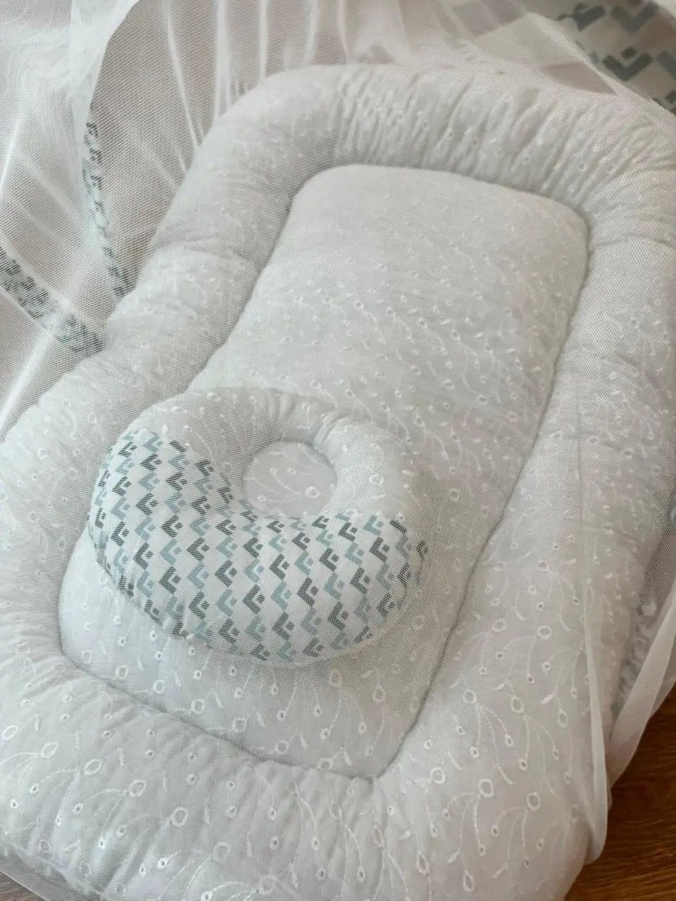 Baby Bed with Net with Pillow – (0–2 Year) | Light and Dark Green pattern on White chicken Little Flower