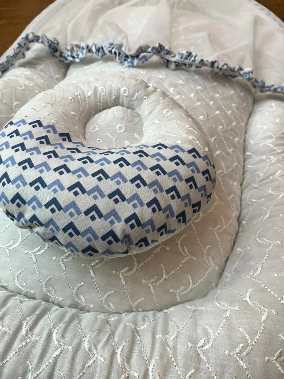 Baby Bed with Net with Pillow – (0–2 Year) | Light and Dark Blue pattern on White chicken Little Flower