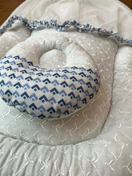 Baby Bed with Net with Pillow – (0–2 Year) | Light and Dark Blue pattern on White chicken Little Flower