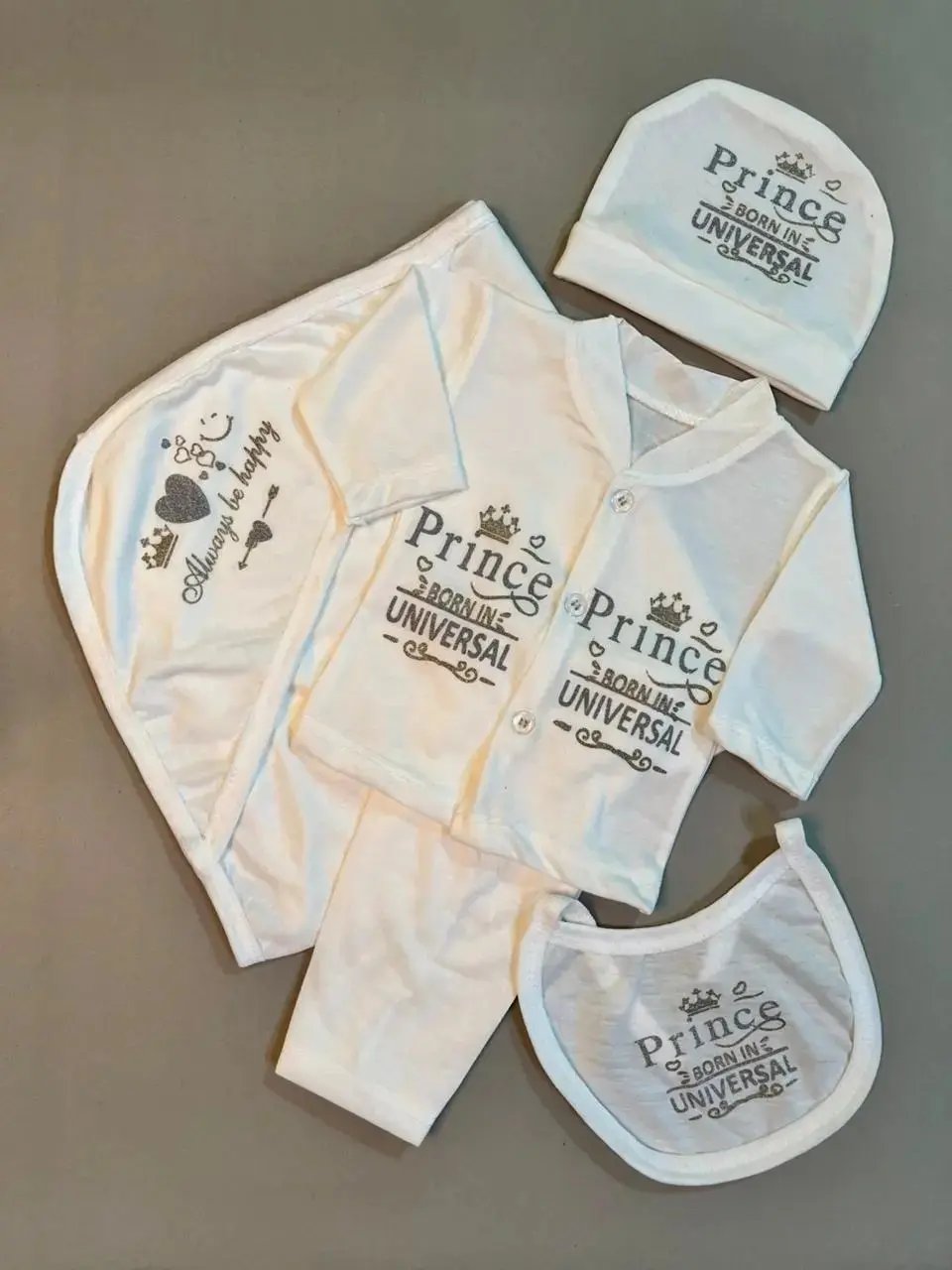 Luxury Newborn Baby Gift Set – Prince Born in Universal | 5-Piece Cotton Essentials