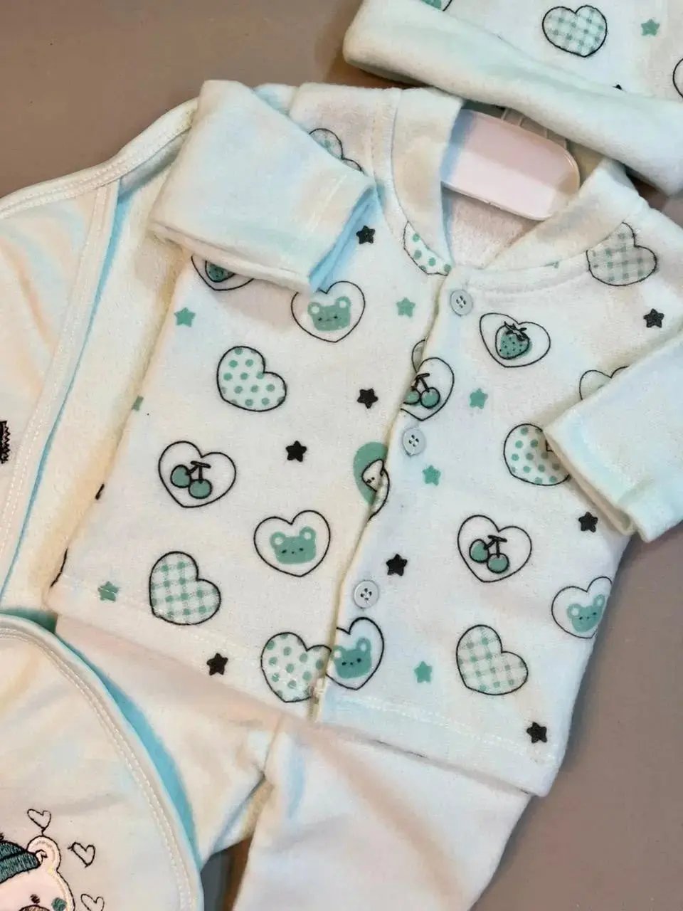 Newborn Baby Gift Set – Mint Green Bear Print | 7-Piece Cotton Outfit & Essentials