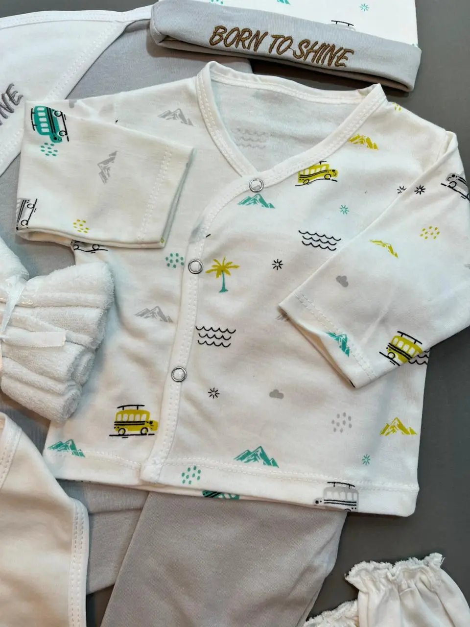 8-Piece Newborn Baby Gift Set – Soft Cotton with Hooded Towel & Bib | Born To Shine Theme (0–6 Months)